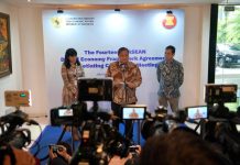 Catatan Menko Perekonomian Airlangga Peningkatan Signifikan Ekonomi Digital di Asia Tenggara FOTO: Menteri Koordinator Bidang Perekonomian, Airlangga Hartarto saat memberikan keterangan resminya. (Properti via Facebook)