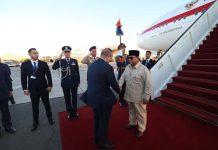 Presiden Prabowo ke Mesir Hadiri KTT Perdamaian Sharm El-Sheikh FOTO: Presiden Republik Indonesia, Prabowo Subianto Tiba di Bandar Udara Internasional Sharm El-Sheikh, Republik Arab Mesir untuk menghadiri Konferensi Tingkat Tinggi (KTT) Perdamaian Sharm El-Sheikh pada Senin, 13 Oktober 2025. (Foto: BPMI Setpres)
