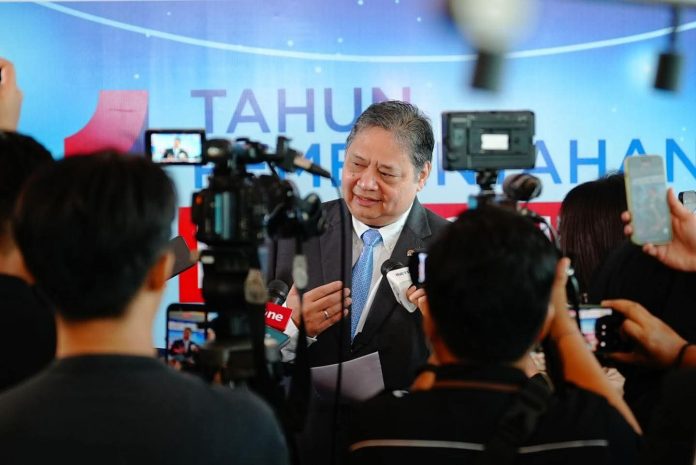 FB_IMG_1760674950689 FOTO: Menteri Koordinator (Menko) Bidang Perekonomian, Airlangga Hartarto berkesempatan hadir dalam pembuka dalam Talkshow Metro TV bertema “1 Tahun Pemerintahan Prabowo-Gibran – Optimism on 8% Economic Growth” yang diselenggarakan di Jakarta.
