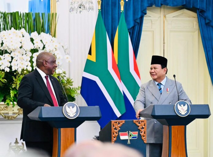 FOTO: Presiden Republik Indonesia Prabowo Subianto menyambut secara resmi kunjungan kenegaraan Presiden Republik Afrika Selatan, Matamela Cyril Ramaphosa di Istana Merdeka, Jakarta, pada Rabu, 22 Oktober 2025