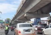 Mobil Senilai Rp 20 miliar Mengaspal di Makassar Nopol DD 1 EDY Tak Terdaftar di Aplikasi Bapenda Sulsel Mobile FOTO: Hasil tangkapan layar video viral dari media sosial tiktok.