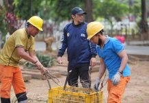 Jelang HUT TNI ke 80 dan Hari Pahlawan, Karang Taruna Makassar Gelar Bakti Sosial di TMP Panaikang FOTO: Muhammad Zulkifli, Ketua Karang Taruna Kota Makassar dalam kegiatan bakti sosial di TMP Panaikang Makassar. Sabtu (4/10)