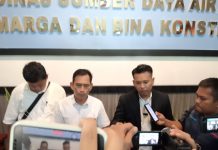 SDABMBK Deli Serdang Punya Utang di Rekanan, Pengadilan Negeri Lubuk Pakam Eksekusi Kantor Dinas FOTO: Pengadilan Negeri Lubuk Pakam, melalui juru sita Azhary Siregar, S.H., telah melaksanakan penetapan eksekusi pembayaran , dengan nomor 11/Pdt.Eks/2024/PN Lbp jo.174/Pdt.G/2021/PN Lbp kepada Pemerintah Kabupaten (Pemkab) Deli Serdang di objek perkara Dinas Sumber Daya Air, Bina Marga, dan Bina Konstruksi (SDABMBK) pada hari Senin, 6 Oktober 2025.