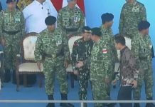 Video Viral SBY Tak Salami Kapolri di HUT TNI, Elit Partai Demokrat Buru buru Klarifikasi FOTO: Hasil tangkapan layar dari video viral Presiden ke-6 RI Susilo Bambang Yudhoyono (SBY) tak menyalami Kapolri Jenderal Listyo Sigit Prabowo di peringatan HUT TNI ke 80 Silang Monas Jakarta Minggu (5/10) lalu jadi perhatian netizen.