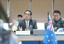 Unhas dan Charles Darwin University Bahas Peluang Kerja Sama Strategis Tingkat Global FOTO: Rektor Universitas Hasanuddin, Prof. Dr. Ir. Jamaluddin Jompa, M.Sc., menerima secara resmi kunjungan delegasi dari Charles Darwin University (CDU), Australia di Ruangan Rektor Lantai 8, Gedung Rektorat, Kampus Unhas Tamalanrea, Makassar, Rabu (08/10).