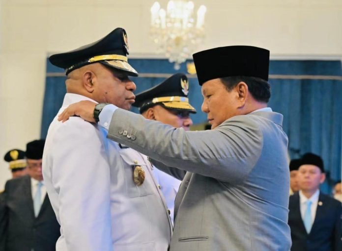 IMG-20251008-WA0268 FOTO: Matius Fakhiri resmi menjabat Gubernur Papua masa jabatan 2025-2030. (Properti Setkab)