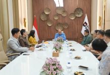 Wali Kota Makassar Temui BPI Danantara Bahas Kesiapan Pembangunan PLTSa di Tamalanrea FOTO: Pemerintah Kota Makassar diterima langsung oleh Chief Executive Officer (CEO) Badan Pengelola Investasi (BPI) Danantara, Rosan Roeslani, di Kantor Danantara. Rabu (8/10/2025). (Properti Pemkot Makassar)