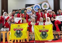 Mahasiswa Unhas Persembahkan Medali Emas dan Perak di MTQMN 2025 FOTO: Mahasiswa Universitas Hasanuddin kembali menorehkan prestasi gemilang pada ajang Musabaqah Tilawatil Qur’an Mahasiswa Nasional (MTQMN) XVIII yang digelar di Universitas Lambung Mangkurat, Banjarmasin, pada 5–9 Oktober 2025.