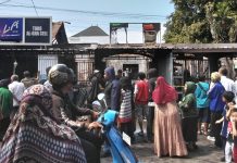 Gas Bocor: 1 Warung Coto dan 2 Kios Hangus Terbakar di Makassar FOTO: Kebakaran terjadi di Jalan Pelita Raya II, Kota Makassar, Sulawesi Selatan (Sulsel). Sebanyak 1 warung coto dan 2 kios hangus terbakar akibat dugaan kebocoran gas dari kompor.