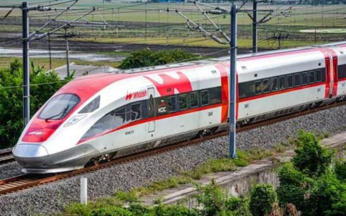 IMG-20251011-WA0527 FOTO: Kereta Cepat Jakarta-Bandung (KCJB) atau Whoosh. (Properti via Google)