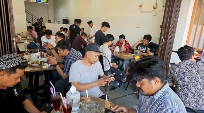 IMG-20251013-WA0080 FOTO: Suasana warung kopi
