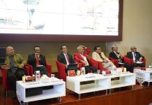 Penyampaian Gagasan dan Aspirasi Bakal Calon Rektor Unhas di Zona E Fakultas Teknik FOTO: Bakal Calon Rektor Universitas Hasanuddin Periode 2026–2030 berakhir di Zona E yang mencakup rumpun ilmu teknik. Kegiatan ini berlangsung pada Senin (13/10) di Aula Fakultas Teknik/CSA, dengan moderator Prof. Dr. Ir. Budimawan, DEA.