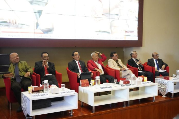 IMG-20251013-WA0152 FOTO: Bakal Calon Rektor Universitas Hasanuddin Periode 2026–2030 berakhir di Zona E yang mencakup rumpun ilmu teknik. Kegiatan ini berlangsung pada Senin (13/10) di Aula Fakultas Teknik/CSA, dengan moderator Prof. Dr. Ir. Budimawan, DEA.