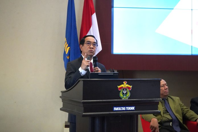 FOTO: Rektor Unhas Prof. Dr. Ir. Jamaluddin Jompa, M.Sc., saat mengikuti kegiatan Penjaringan Aspirasi dan Sosialisasi Bakal Calon Rektor Periode 2026–2030 di Zona E, yang mencakup Fakultas Teknik. Kegiatan berlangsung mulai pukul 09.00 Wita, di Ruangan CoT Lt.2, Fakultas Teknik, Kampus Gowa Unhas, Gowa.