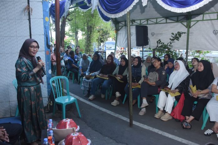 FOTO: Anggota DPRD Makassar, Rezki bertemu dengan konstituen. Agendanya, Reses Pertama Masa Persidangan 2025/2026 di Kerung-Kerung, Kelurahan Maricaya Utara, Kecamatan Makassar, Senin (13/10/2025).