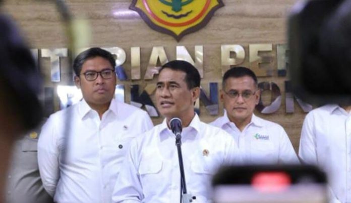 IMG-20251014-WA0008 FOTO: Menteri Pertanian Andi Amran Sulaiman dalam keterangan pers di Kantor Pusat Kementan, Jakarta, Senin (13/10/2025). Foto: Humas Kementan.