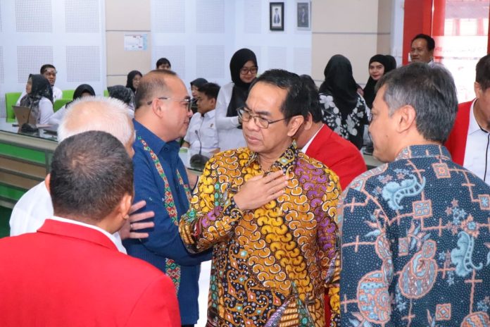 FOTO: Rektor Unhas Prof. Dr. Ir. Jamaluddin Jompa, M.Sc. usai mengikuti visitasi dari Lembaga Akreditasi Mandiri Perguruan Tinggi Kesehatan (LAM-PTKes) untuk Program Studi Doktor Ilmu Kesehatan Masyarakat pada Fakultas Kesehatan Masyarakat (FKM) Universitas Hasanuddin.