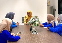KOPRI PC PMII Lakukan Audiensi dengan Kadis DP3A Kota Makassar FOTO: drg. Ita Isdiana Anwar, M.Kes Kepala Dinas Pemberdayaan Perempuan dan Perlindungan Anak (DP3A) Kota Makassar, Senin (13/10) menerima Korps Pergerakan Mahasiswa Islam Indonesia Putri (KOPRI) PC PMII Kota Makassar melakukan audiensi bersama.
