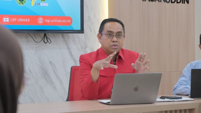 IMG-20251016-WA0071 FOTO: Kepala Pusat LSP Unhas, Ir. Mukti Ali, ST., MT., Ph.D., IPU.,