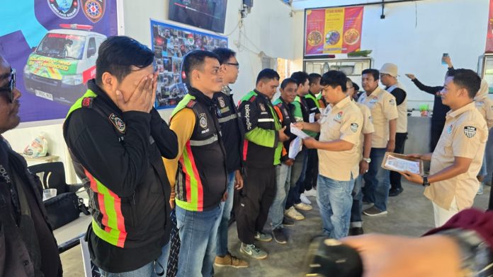 IMG-20251017-WA0426 FOTO: Ketua Umum Godams, Agam Zubir, saat kopi darat (Kopdar) URC Rescue sekaligus memperingati Anniversarry 1 Ambulance Godams, Jumat (17/10) di Villa Kuphi, Jalan Pertahanan Patumbak, Kota Medan.