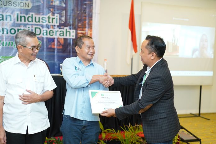 IMG-20251018-WA0116 FOTO: Dr. Abdul Rahman Nur, SH., MH, pakar hukum dari Universitas Andi Djemma (Unanda) Palopo dan Asri Tadda Direktur Eksekutif The Sawerigading Institute.