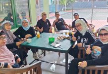 Ngopi di CFD, Cara Elegan Sahabat Purnabakti ASN Sulsel Merawat Silaturahmi FOTO: Sahabat Purnabakti ASN Sulawesi Selatan saat menggelar temu santai di area Car Free Day (CFD) Makassar, Minggu pagi.
