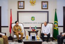 Region Head PTPN I Regional 1 Bersilaturahmi dengan Wali Kota Medan FOTO: Region Head PT Perkebunan Nusantara I Regional 1, Didik Prasetyo, melakukan silaturahmi ke Kantor Wali Kota Medan dan disambut langsung oleh Wali Kota Medan, Bapak Rico Tri Putra Bayu Waas, yang akrab disapa Rico Waas.