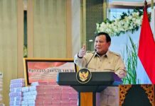 Kasus CPO, Grup Wilmar Bayar Lunas Rp11,88 triliun, MMG dan PHG Belum FOTO: Presiden Prabowo Subianto saat beri sambutannya di Gedung Utama Kejagung, Senin (20/10/2025). (Properti Seskab)