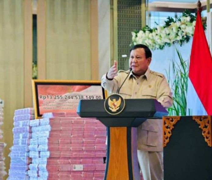 FOTO: Presiden Prabowo Subianto saat beri sambutannya di Gedung Utama Kejagung, Senin (20/10/2025). (Properti Seskab)