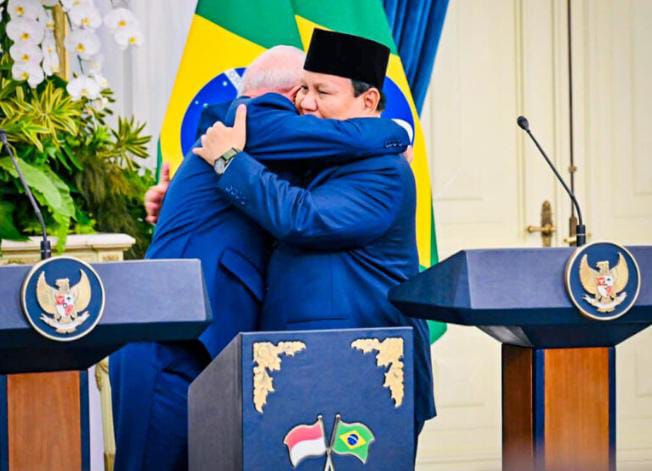 IMG-20251023-WA0374 FOTO: Presiden Republik Indonesia, Prabowo Subianto menerima Presiden Republik Federasi Brasil Luiz Inácio Lula da Silva di Istana Merdeka, Jakarta, pada Kamis pagi, 23 Oktober 2025. (Foto: BPMI Setpres)