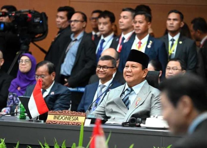 IMG-20251027-WA0007 FOTO: Presiden Republik Indonesia, Prabowo Subianto menghadiri Konferensi Tingkat Tinggi (KTT) ke-13 ASEAN–United States (US) di Kuala Lumpur Convention Centre (KLCC), Malaysia, pada Minggu, 26 Oktober 2025. (Foto: BPMI Setpres)