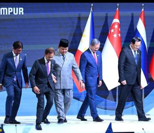 Prabowo ke Anggota ASEAN untuk Tetap Berani, Adaptif, dan Visioner dalam Menghadapi Masa Depan FOTO: Presiden Republik Indonesia Prabowo Subianto bersama para pemimpin Asean di Konferensi Tingkat Tinggi (KTT) ke-47 ASEAN yang digelar di Kuala Lumpur Convention Centre (KLCC), Malaysia, pada Minggu, 26 Oktober 2025. (Foto: BPMI Setpres)