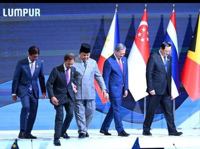 IMG-20251027-WA0012 FOTO: Presiden Republik Indonesia Prabowo Subianto bersama para pemimpin Asean di Konferensi Tingkat Tinggi (KTT) ke-47 ASEAN yang digelar di Kuala Lumpur Convention Centre (KLCC), Malaysia, pada Minggu, 26 Oktober 2025. (Foto: BPMI Setpres)