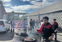 GAM Tantang Kajati Sulsel yang Baru untuk Evaluasi Kejari Palopo FOTO: Jenderal lapangan, Gerakan Aktivis Mahasiswa (GAM) Akmal Yusran saat menggelar aksi unjuk rasa di depan Kantor Kejaksaan Tinggi Sulawesi Selatan Tepatnya Jln Urip Sumoharjo, Makassar pada Senin (27/10/2025).