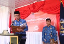 Upacara Peringatan Hari Sumpah Pemuda ke-97 di Rutan Kelas IIB Barru Berlangsung Khidmat dan Penuh Makna FOTO: Amsar Kepala Rutan Kelas IIB Barru, saat membacakan amanat dalam peringatan Hari Sumpah Pemuda ke-97 Selasa, (28/10/2025),