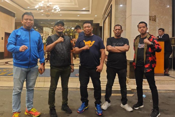 IMG-20251028-WA0179 FOTO: Illank Radjab, S.H., Ketua Umum Lembaga Study Hukum dan Advokasi Rakyat (LASKAR) Sulawesi Selatan bersama kader Pemuda Pancasila di Musyawarah Besar.