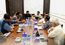 Mahfud Terima 8 Jenderal Purnawirawan Kepolisian di Tengah isu Reformasi Polri FOTO: Prof Mahfud MD saat menerima 8 Jenderal Purnawirawan Polri di kantornya. (Properti Mahfud MD di Facebook)