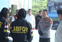 Presiden Prabowo Saksikan 214,84 ton Narkoba Di Musnakan: Sinergi Polri, BPOM, dan BNN Wujudkan Indonesia Emas 2045 FOTO: Presiden Prabowo, Kapolri dan Kepala Badan Pengawas Obat dan Makanan (BPOM), Prof. Dr. Taruna Ikrar, M.Biomed., Ph.D., saat melakukan pemusnahan barang bukti narkotika hasil sitaan sepanjang Oktober 2024 hingga Oktober 2025 di Lapangan Bhayangkara, Markas Besar Polri, 29 Oktober 2025.