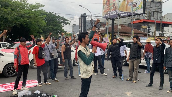 IMG-20251029-WA0296 FOTO: Andi Idul Saputra jenderal lapangan aksi unjuk rasa HIPMI Gowa Koordinatorat Tombolo Pao.