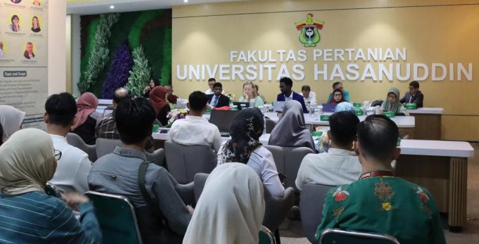 IMG-20251030-WA0091 FOTO: Universitas Hasanuddin melalui Fakultas Pertanian dan Fakultas Teknologi Pertanian menyelenggarakan konferensi internasional bertajuk “The 5th International Conference on Food Security and Sustainable Agriculture in the Tropics (IC-FSSAT)”.