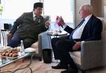 Di Sydney, Presiden Prabowo Bertemu Mantan Perdana Menteri Australia FOTO: Presiden Republik Indonesia Prabowo Subianto menerima kunjungan mantan Perdana Menteri Australia Paul Keating di hotel tempatnya bermalam selama di Sydney, pada Rabu, 12 November 2025. (Foto: BPMI Setpres)