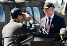 Presiden Prabowo Menyampaikan Apresiasi Kepada Pemerintah Australia FOTO: Presiden Prabowo Subianto usai menyampaikan pernyataan pers bersama Perdana Menteri Australia Anthony Albanese usai meninjau Kapal HMAS Canberra di Garden Island Naval Base, Sydney, Australia, pada Rabu, 12 November 2025. (Foto: BPMI Setpres)