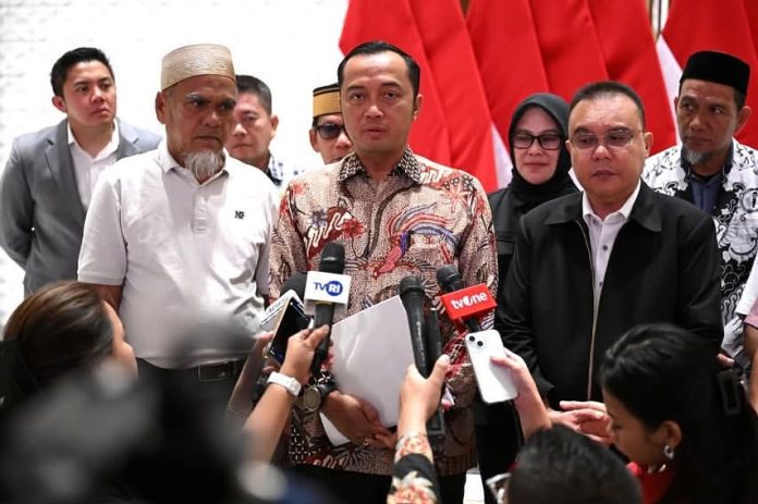 FB_IMG_1763001178927 FOTO: Presiden Prabowo Subianto memberikan rehabilitasi kepada dua guru asal Kabupaten Luwu Utara, Sulawesi Selatan, Abdul Muis dan Rasnal, setelah menerima aspirasi masyarakat dan berbagai pihak yang memperjuangkan pemulihan nama baik keduanya.