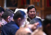 Sering Undang Rapat Para Menterinya di Hari Libur, Presiden Prabowo Minta Maaf FOTO: Presiden Prabowo Subianto mengadakan pertemuan dengan sejumlah anggota Kabinet Merah Putih di kediamannya di Hambalang, Kabupaten Bogor, Minggu (23/11/2025). (Properti Seskab)