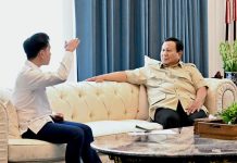 Usai Hadiri KTT G20 di Johannesburg, Wapres Gibran Laporan ke Prabowo FOTO: Presiden Prabowo Subianto menerima kunjungan Wakil Presiden Gibran Rakabuming di Istana Merdeka, Jakarta, pada Selasa, 25 November 2025. (Foto: BPMI Setpres)