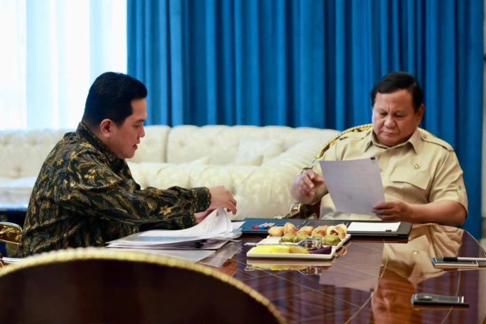 FOTO: Presiden Prabowo Subianto menerima Menteri Pemuda dan Olahraga (Menpora) Erick Thohir di Istana Merdeka, Jakarta, pada Selasa, 25 November 2025. (Foto: BPMI Setpres)