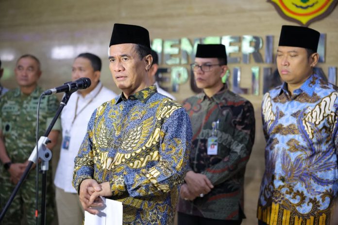 FOTO: Mentan Amran dalam konferensi pers di Jakarta, Jumat (28/11/2025). (Properti Kementan)