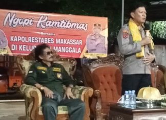 Ngopi Kamtibmas di Kelurahan Manggala, Kapolrestabes Ingatkan Warga Bersatu Antisipasi Banjir FOTO: Kasat Pamobvit AKBP Dr.Nazaruddin, SH, MH dalam acara Ngopi Kamtibmas yang berlangsung di Lapangan olahraga RW 01 Kelurahan Manggala. Senin malam (3/11)