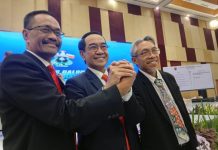 Menakar Opsi Aklamasi di Pilrek Unhas FOTO: Paling kiri Prof. Dr. Sukardi Weda, S.S., M.Hum., M.Pd., M.Si., MM., M.Sos.I., M.A.P bersama Prof Jamaluddin Jompa dan Prof Budu usai pemilihan calon Rektor Unhas. Senin (3/11/2025)