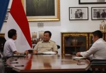 Presiden Panggil Dirut PT Kereta Api Indonesia ke Istana Merdeka FOTO: Presiden Prabowo menerima Direktur Utama PT Kereta Api Indonesia (Persero), Bobby Rasyidin, di Istana Merdeka, pada Senin, 3 November 2025. (Properti Seskab)